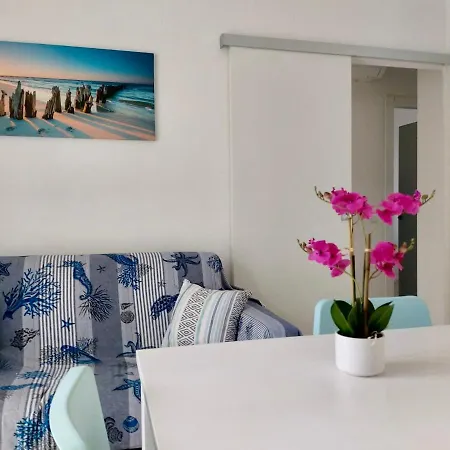 Antonietta 3, Tra Pineta E Mare *